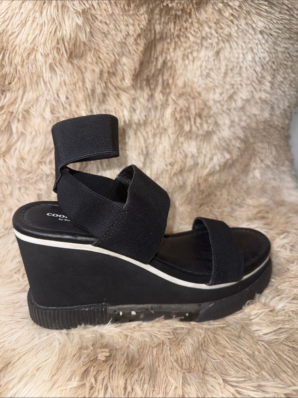 NWT Cool planet steve madden miran strappy platform wedge sandals black white